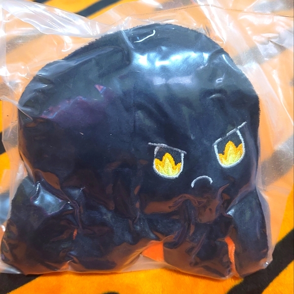 Reversible Octopus Plushie : Angry Red + Rage Black - Picture 2 of 2